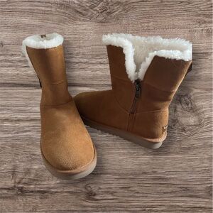 Koolaburra Tan Winter Boots with Sheepskin Lining